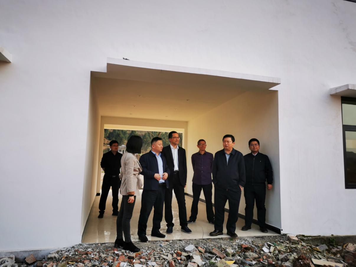 尊龙凯时集团党委副书记、董事陈日到邓家沟村开展帮扶工作